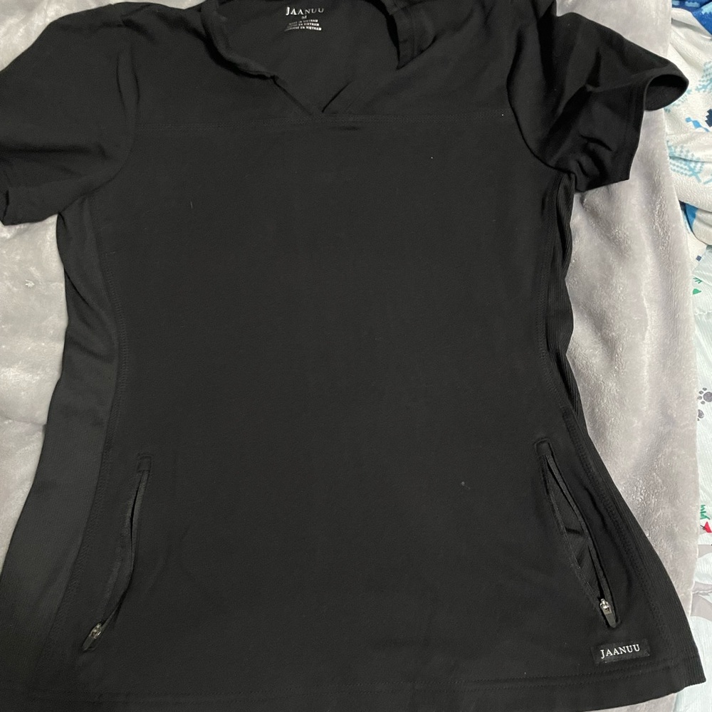 Jaanuu scrub top in black